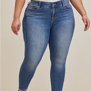 TORRID BOMBSHELL SKINNY JEANS SIZE 20XS